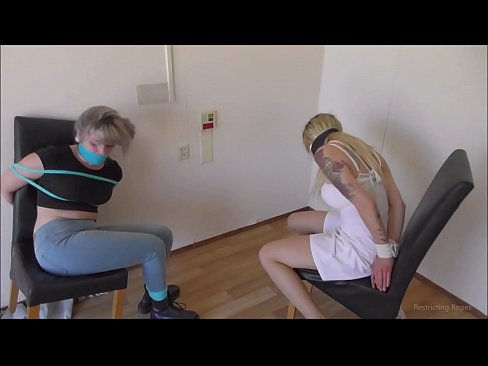 ❤️ нашъаманд / баста ва gagged / духтарак дар изтироб Супер секс дар мо