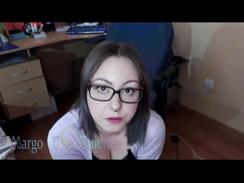 ❤️ Духтари Санобар бо айнак Дилдо амиқ дар камера Супер секс дар мо