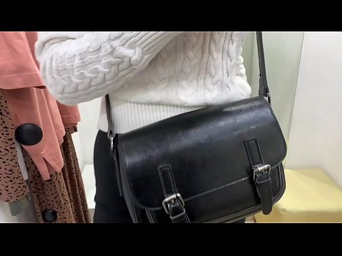 ❤️ Мастурбатсияи оммавии зани ҷавон ФералБерри бо дилдо дар утоқи мувофиқ Супер секс дар мо